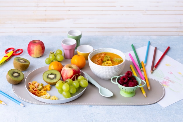 신선한 과일로 만든 어린이 건강 간식 및 간식