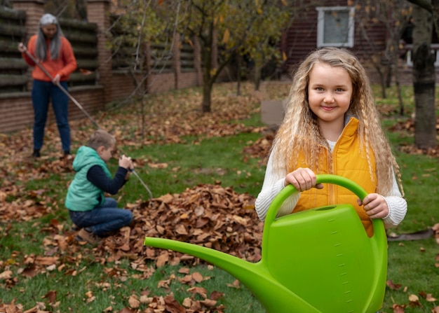 Foto gratuita i bambini imparano a conoscere l'ambiente