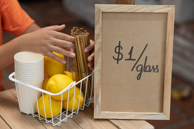 Kids organising a lemonade stand