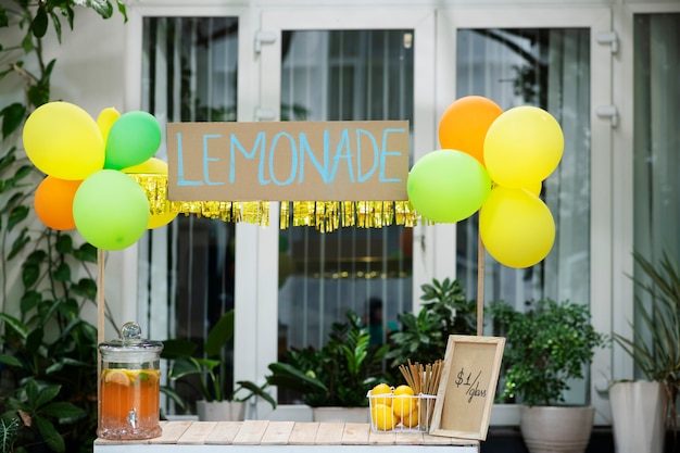 Kids organising a lemonade stand