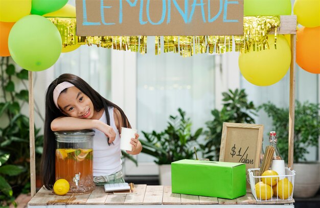 Kids organising a lemonade stand