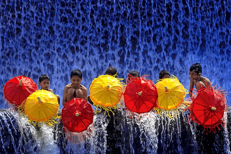 Rain does not damper spirits at Riverfest 2024 Rain does not damper spirits at Riverfest 2024