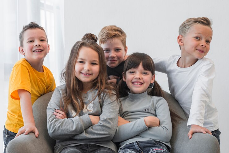 Free Photo kids posing together