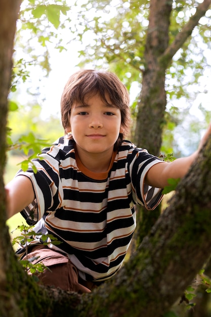 Foto gratuita i bambini nei ritiri rurali si divertono