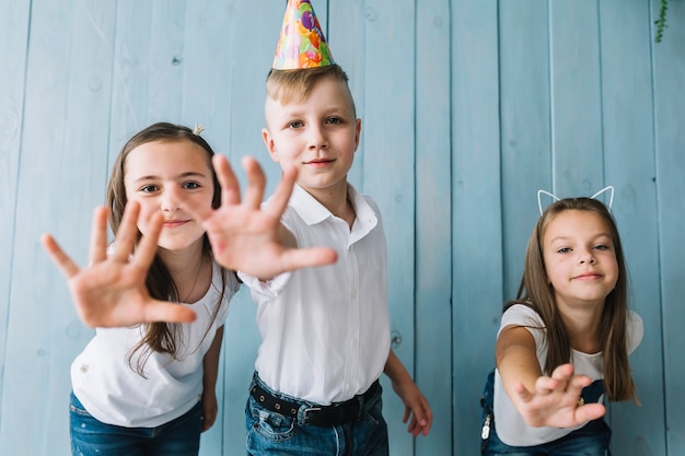 Free photo kids trying to reach camera on birthday party