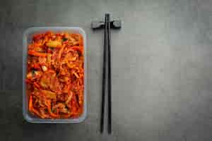 Free photo kimchi ready to eat in plastic box