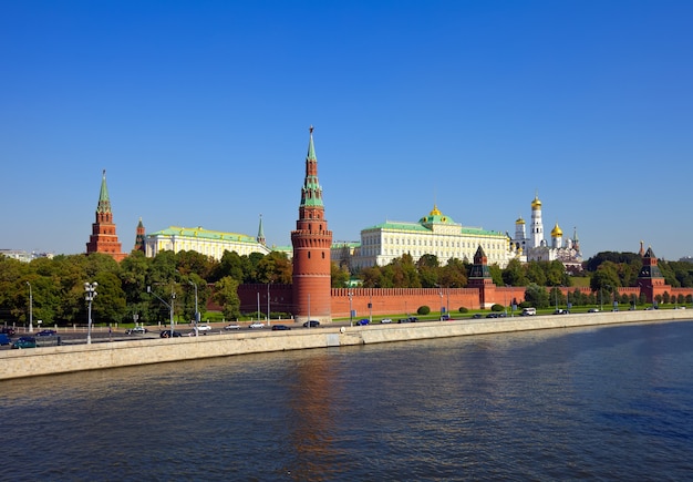 Free photo kind to the moscow kremlin