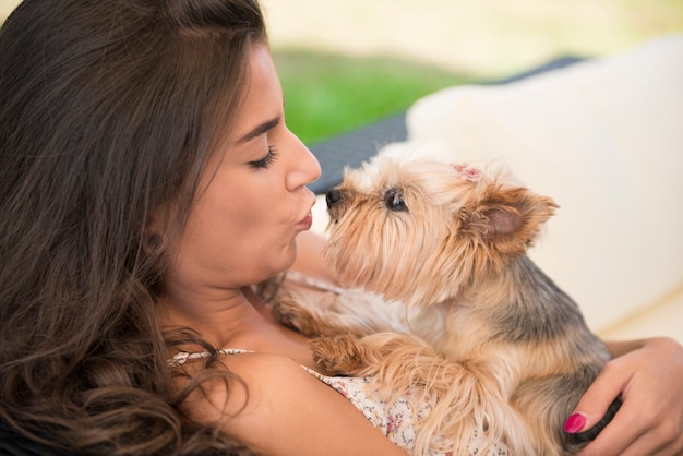 私の小さな子犬にキスキス