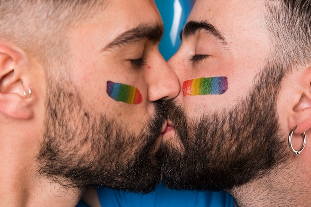 Free photo kissing homosexual couple