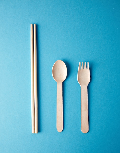 Free photo kitchen utencils set for takeaway business: wooden recycling eco spoon