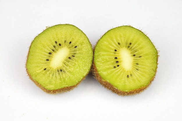 Kiwi cut in hald