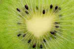 Free photo kiwi slice close up