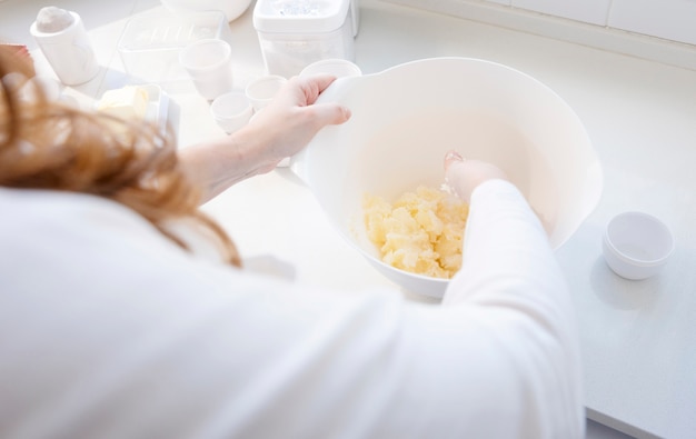 Kneading pastry