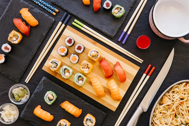 Free photo knife and chopsticks near rolls