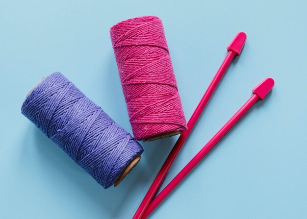 Knitting needles and wool