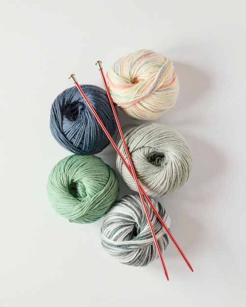 Knitting needles and wool