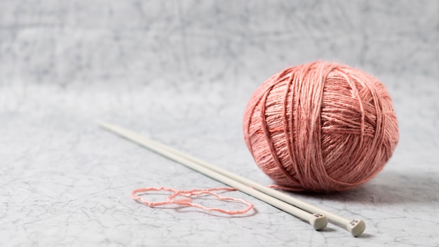 Free photo knitting wool and needles