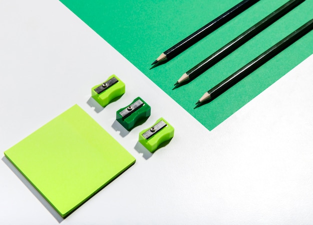 Free photo knolling concept with sticky notes and accessories in green shades