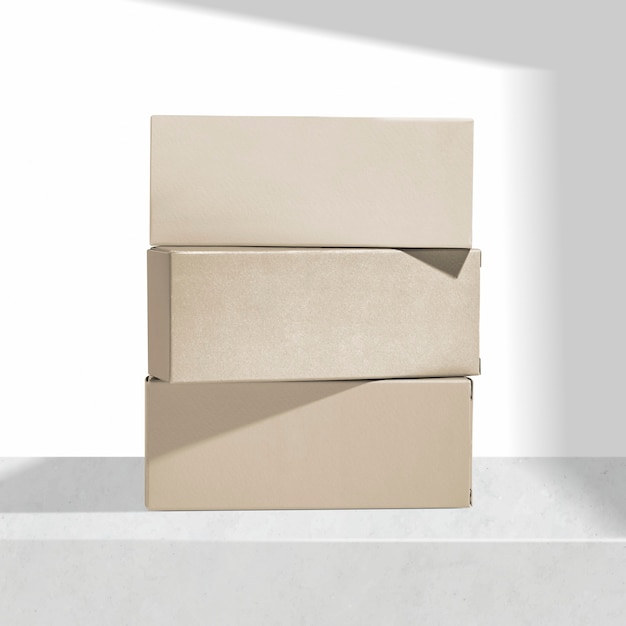 Упаковка коробки из крафт-бумаги