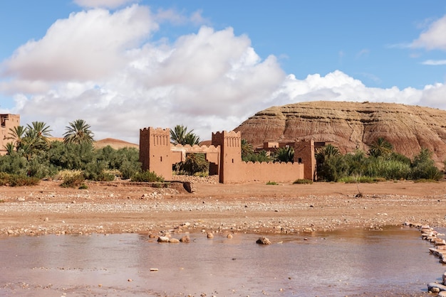 クサールアイットベンハドゥ。要塞への門。モロッコのユネスコ世界遺産