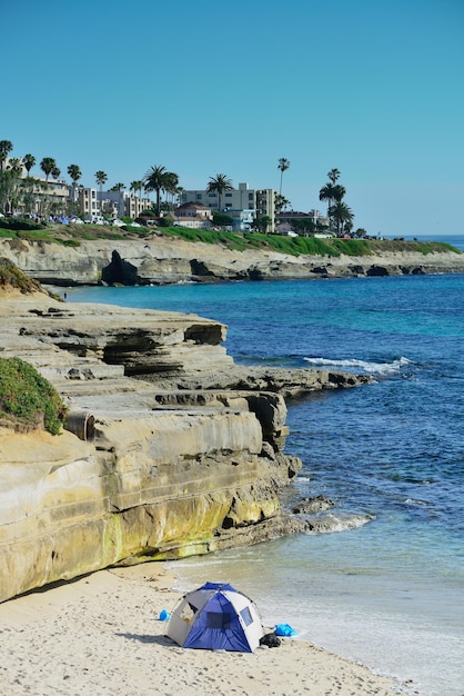 Пляж La Jolla Cove в Сан-Диего.