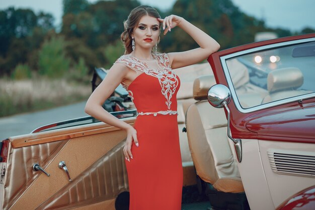 Yesterday Glam Vintage Allure