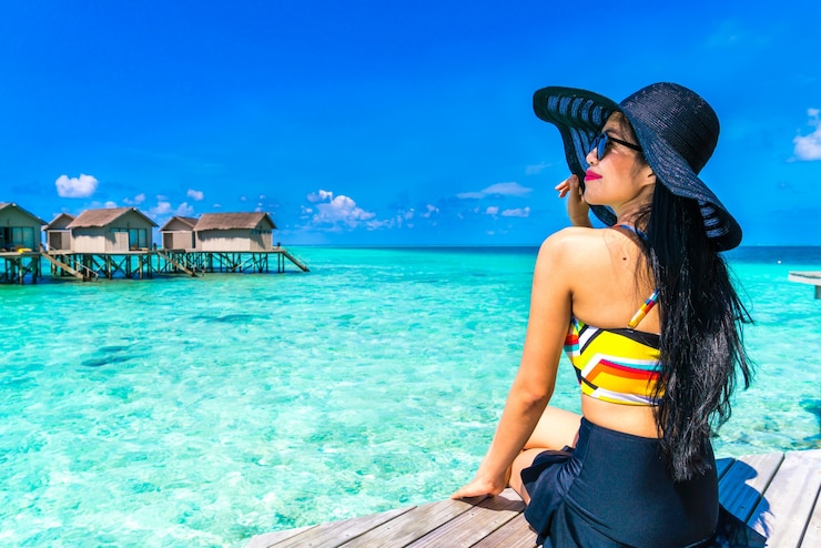 Free Photo lady ocean summertime woman vacation