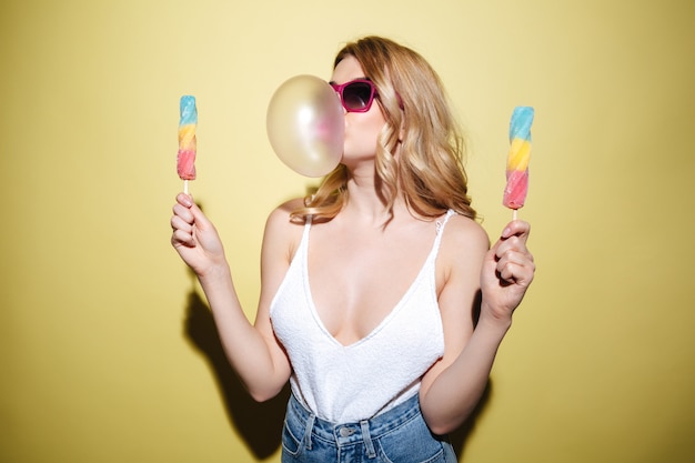 Free photo lady with ice cream and chewing gum
