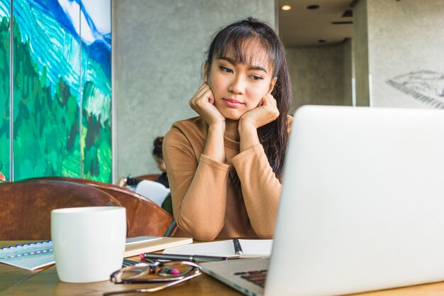 Lady with laptop at table