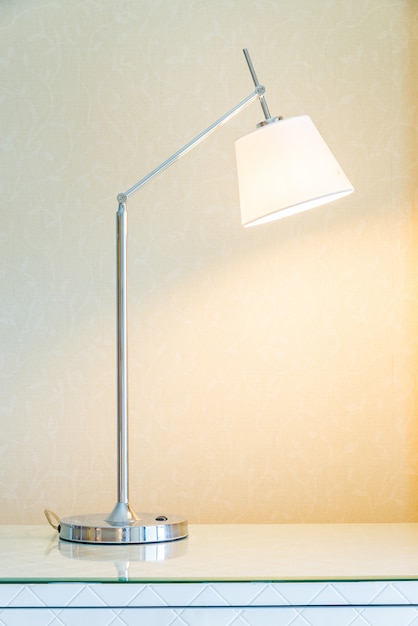 Free photo lamp in bedroom