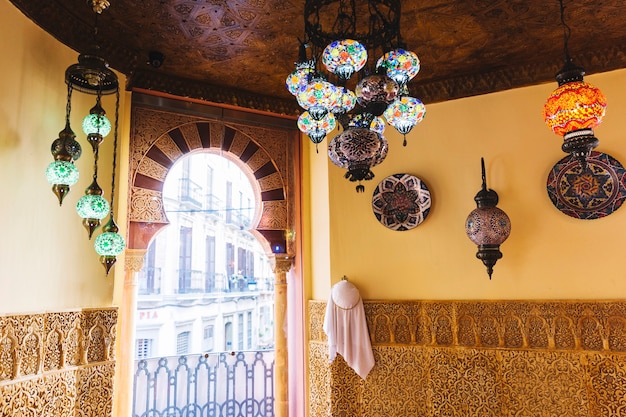 Лампы в арабском ресторане