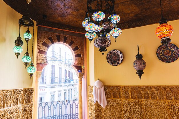 아랍 레스토랑의 램프