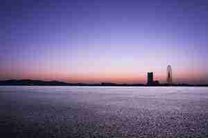 Free photo landscape of city at dusk