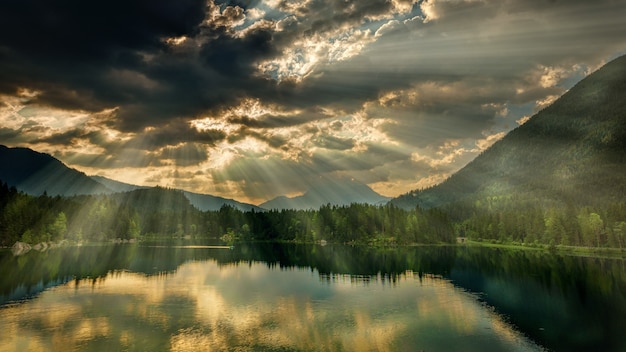 Free photo lanscape of lake and sunlight