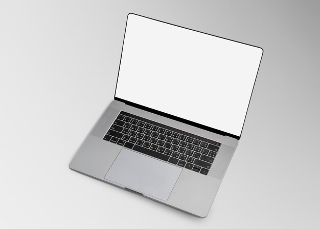 ノートパソコンの空白の画面のデジタルデバイス