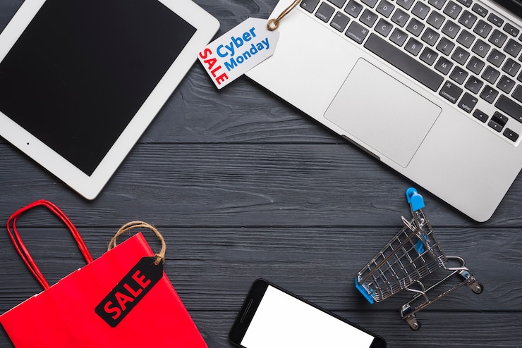 Free Photo laptop near smartphone, tags, tablet and packet