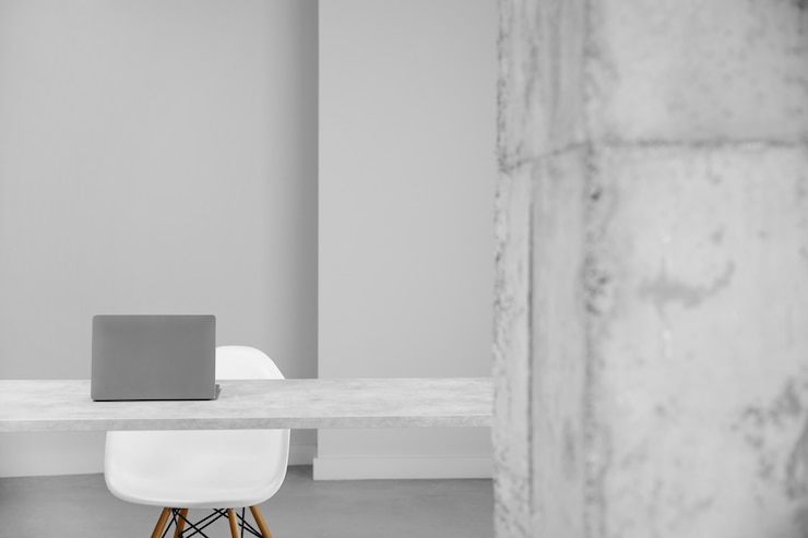 Free Photo laptop on table
