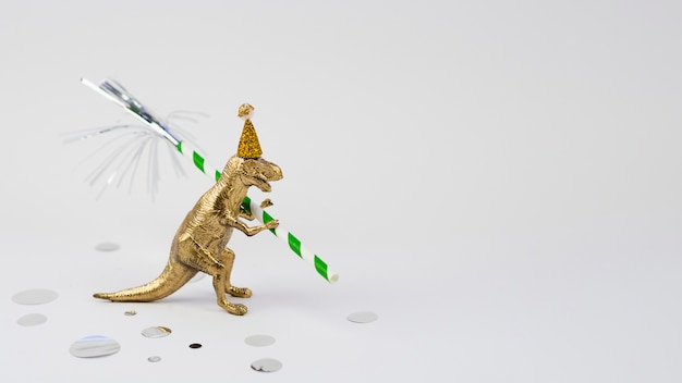 Lateral view golden t-rex with birthday hat