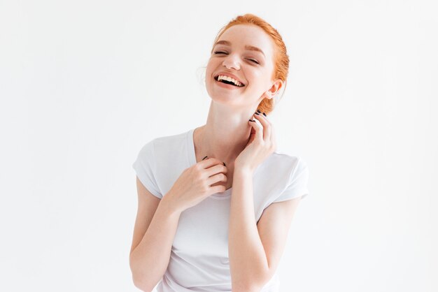 Free photo laughing ginger woman in t-shirt looking