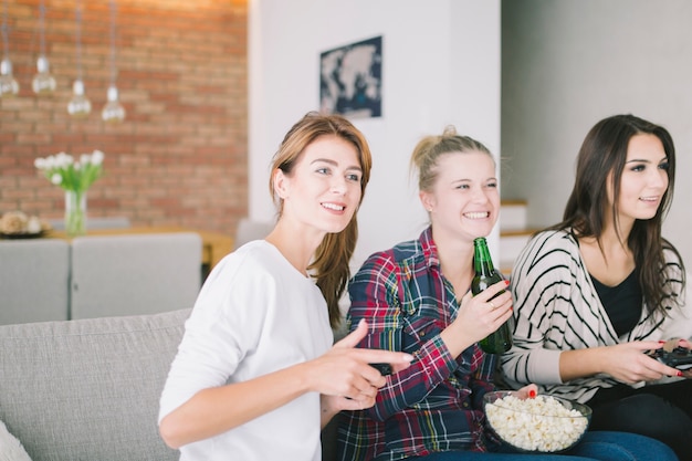 Free photo laughing women playing game and drinking beer