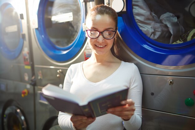 Laundress reading