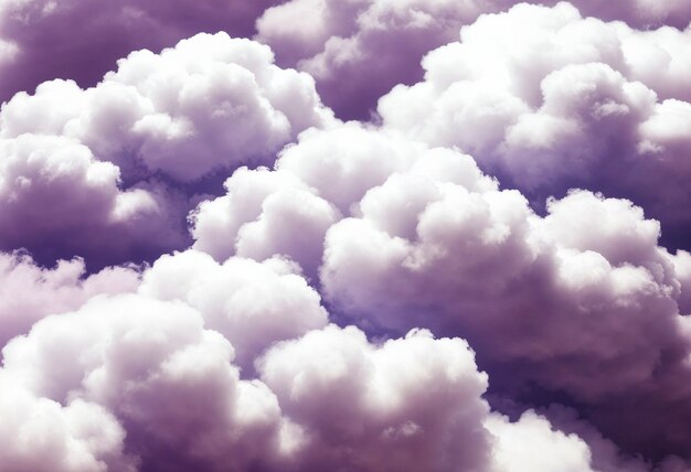 雲の質感を持つラベンダー色の背景
