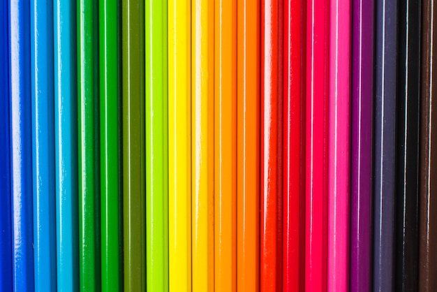 Бесплатное фото Макет карандашей в цветах лгбт
