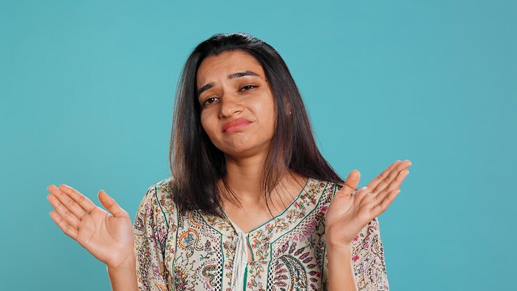 मुफ़्त फोटो lazy woman lacking interest for anything feeling depressed