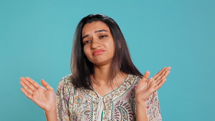 मुफ़्त फोटो lazy woman lacking interest for anything feeling depressed