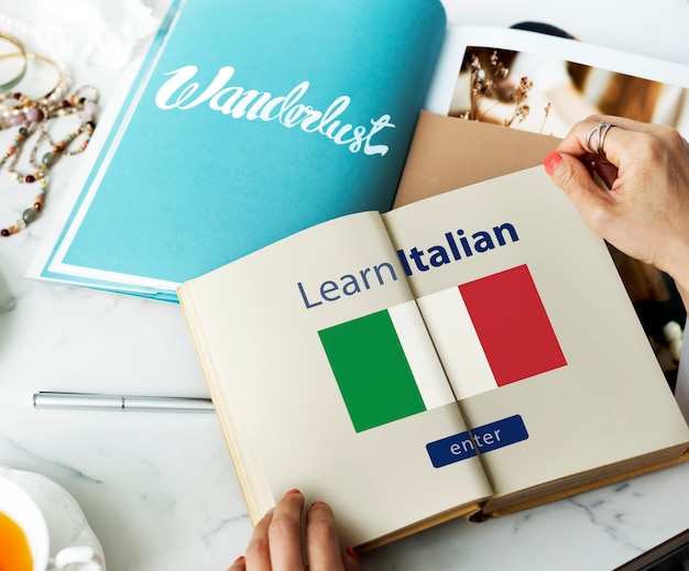 Foto gratuita impara il concetto di educazione online della lingua italiana