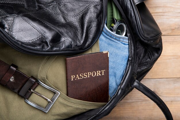 パスポート付き旅行用レザーバッグ