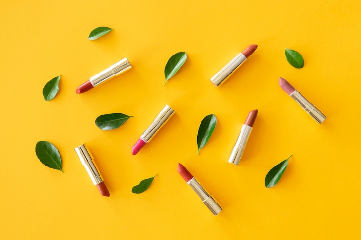 Free Photo leaves and lipstick collection