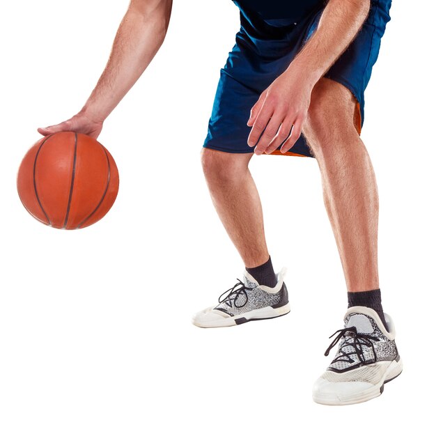 ボールを持ったバスケットボール選手の足