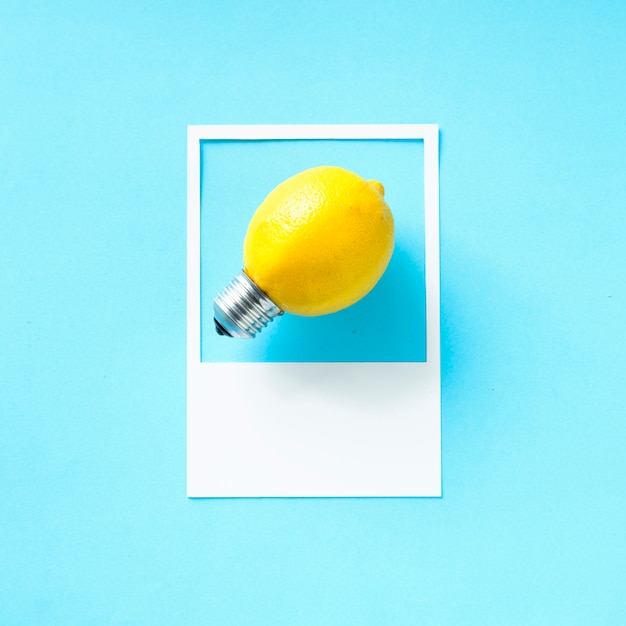 Free photo a lemon light bulb in a frame